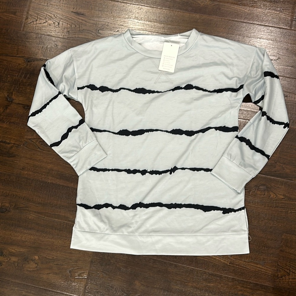 Basico lightweight long sleeve size L with tag never worn!